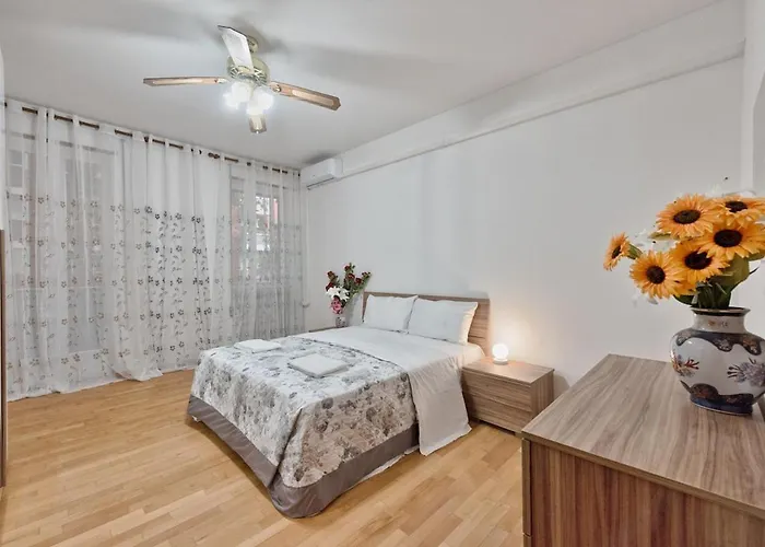 Leonardo Apartment *